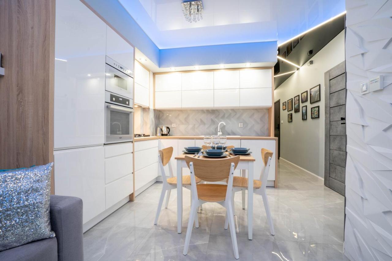 New Apartament Vip Blue Warszawa+Parking Wola Mrokowska エクステリア 写真